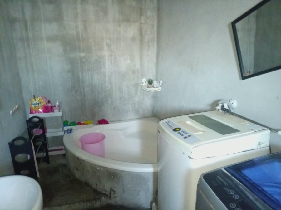 5 Bedroom Property for Sale in Montclair Western Cape